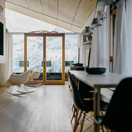 Lama Appartement Aparthotel 4*
